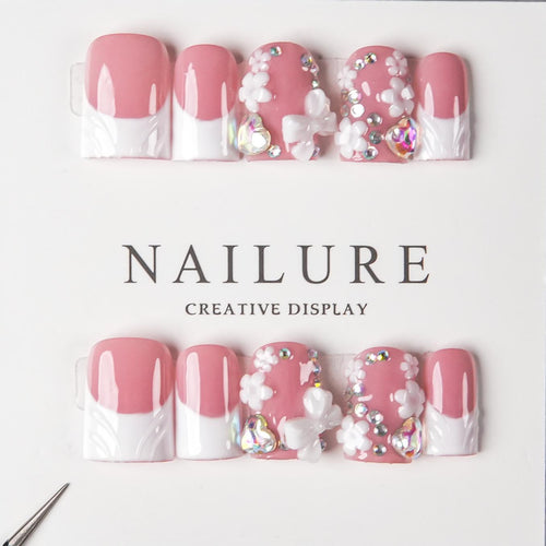 Dekorative Nagelkunst