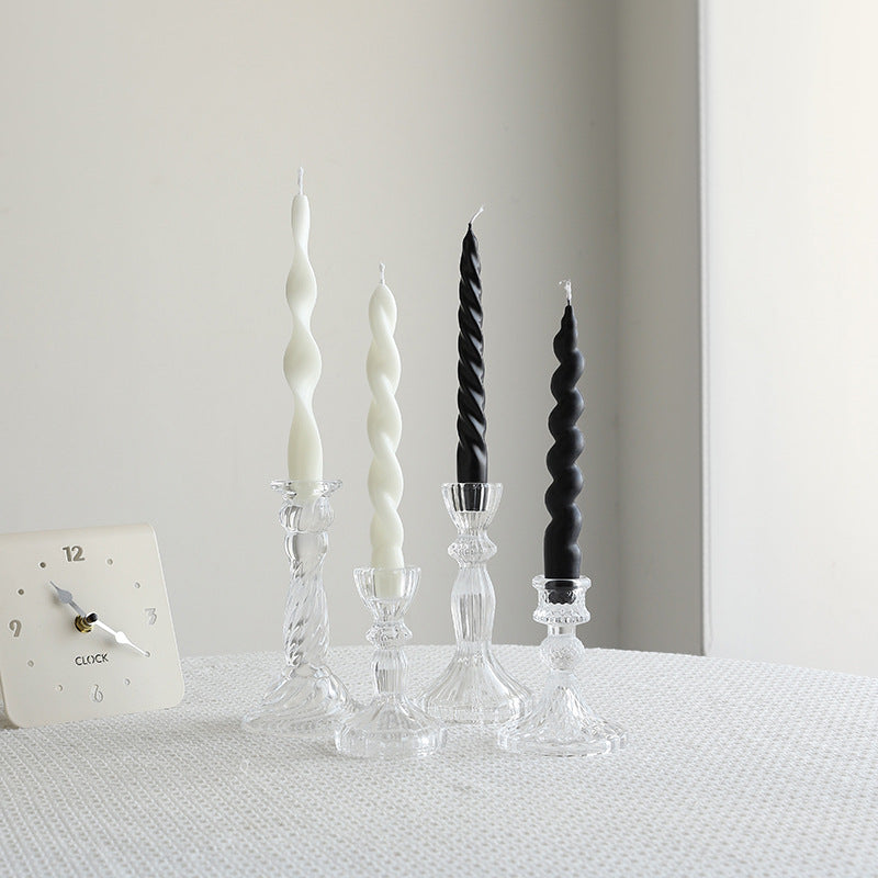 Gedrehte konisch dekorative Kerzen Set mit skulptierten Glas Haltern