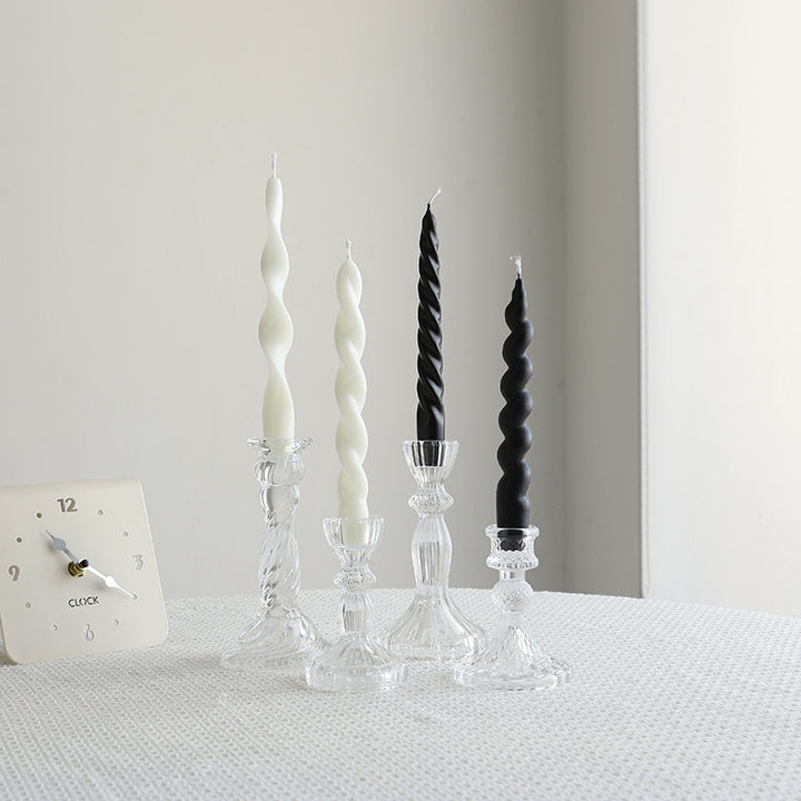 Gedrehte konisch dekorative Kerzen Set mit skulptierten Glas Haltern