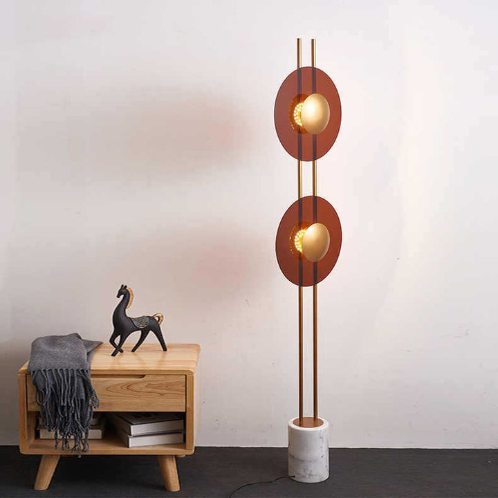 Skulptural Stehlampe mit Marmorbasis und runden Akzenten