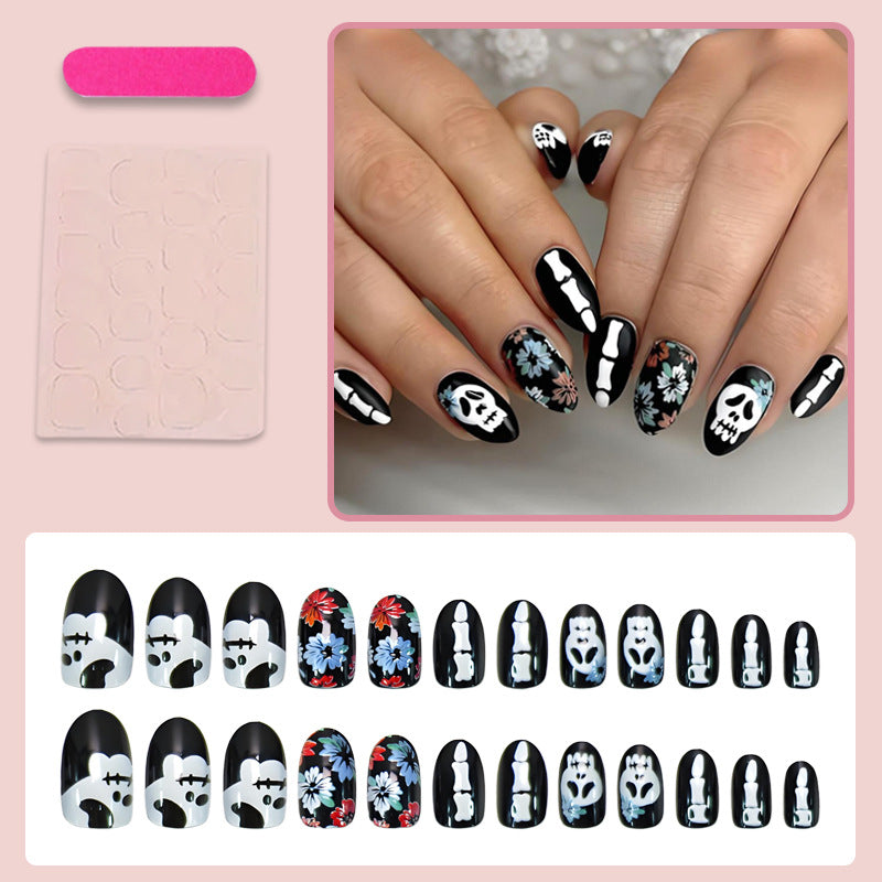 Kunstnagelset mit einzigartigen Spukmotiven Karnz