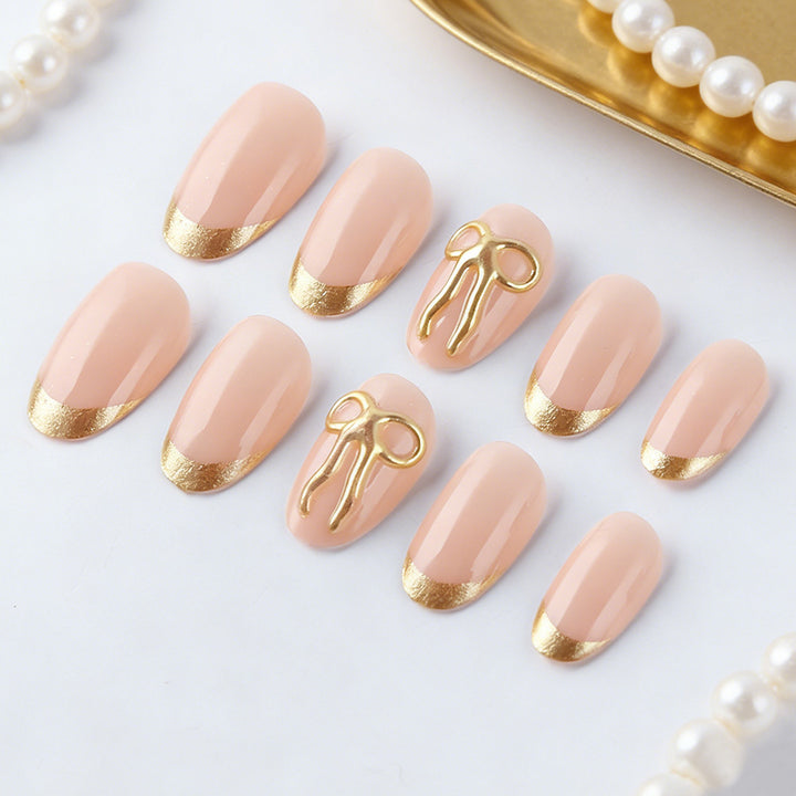 Elegante goldverzierte Press-On Nail Art Karnz