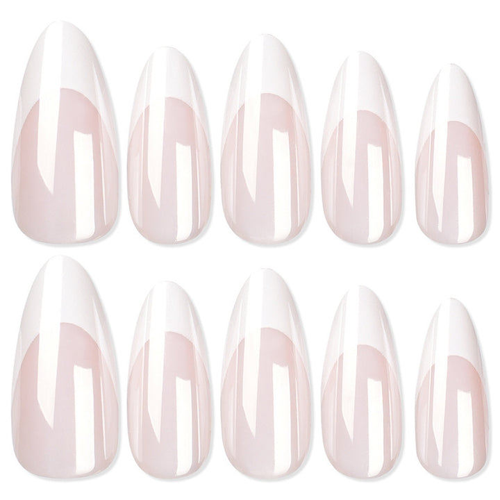 Künstliche Nagelspitzen mit Elegantem French-Tip Karnz