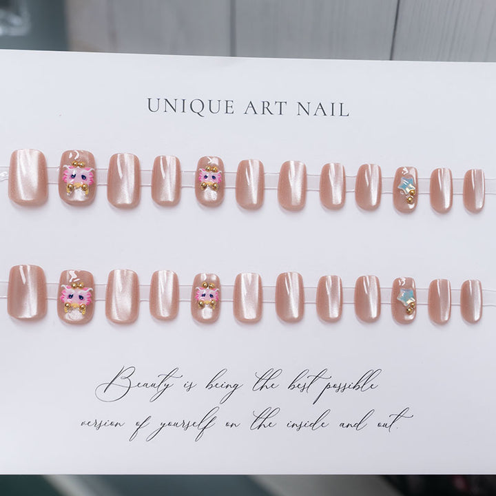 Künstlerisches Press-On-Nagelset mit individuellen Designs