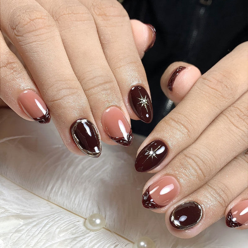 Kunstnagelset mit eleganten Farbverlauf und zarten Verzierungen Karnz