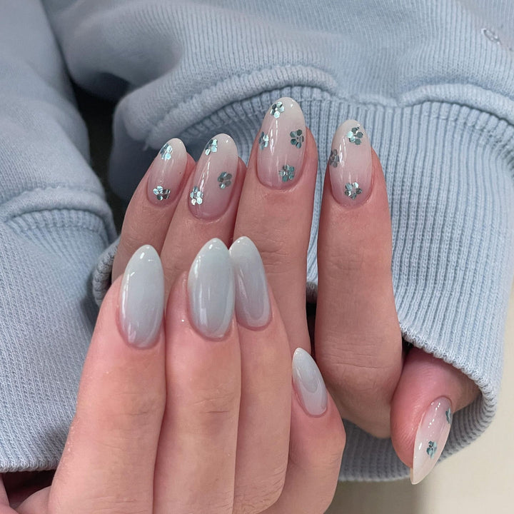 Kunstnägel mit Eleganten Blauen Akzenten Karnz
