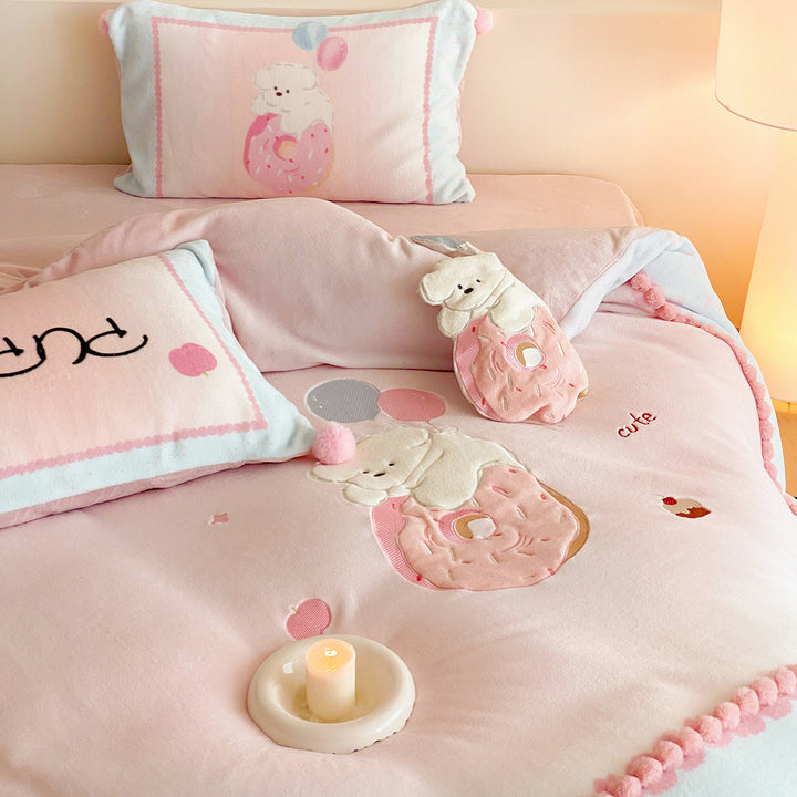 Kinderbettwäsche-Set mit Teddy-Fleece-Decke, Pompon-Saum und niedlichem Welpen-Motiv