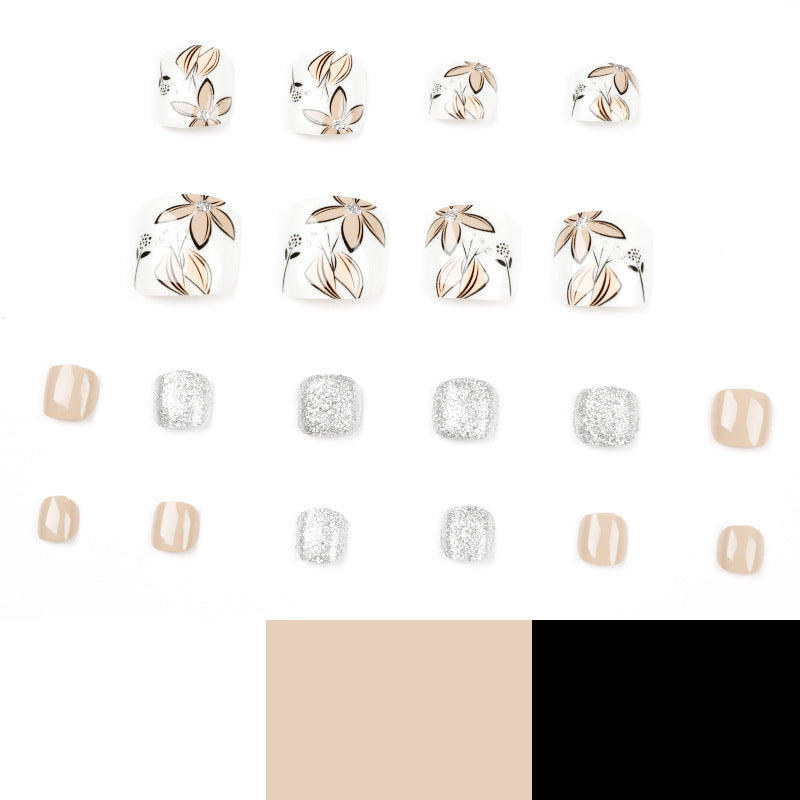 Kunstvolle Nagelkunst mit floralen Designs Karnz