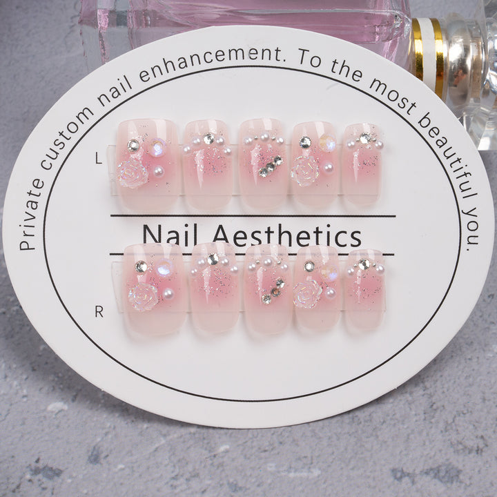 Elegante Strass-Nagelkunst