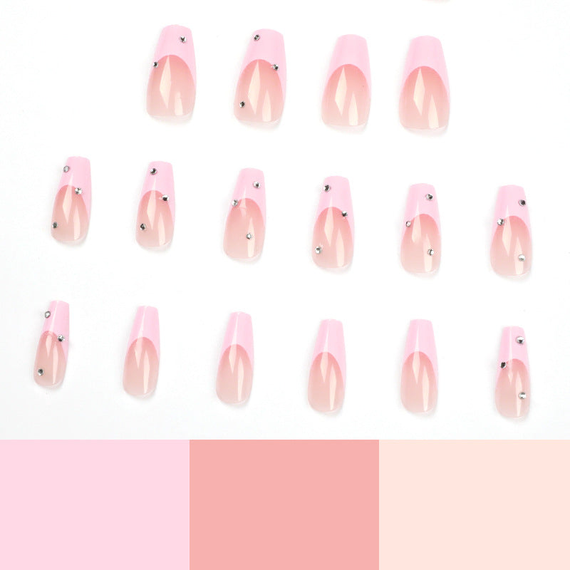 Elegante Kunstnägel mit Glitzer und Ombre-Effekt Karnz