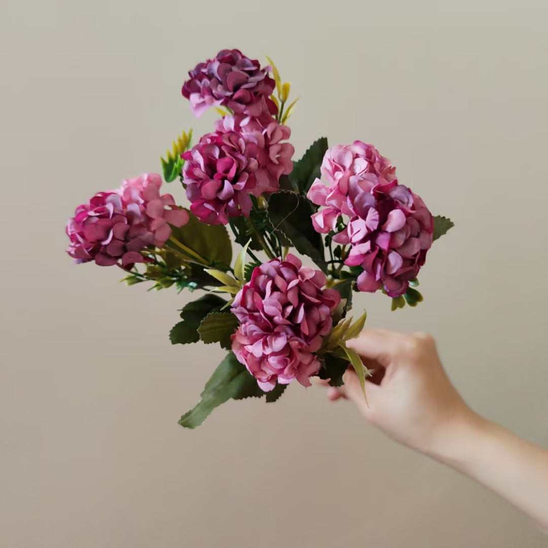 Romantische Blumenarrangement