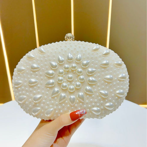 Perlenverzierte Clutch