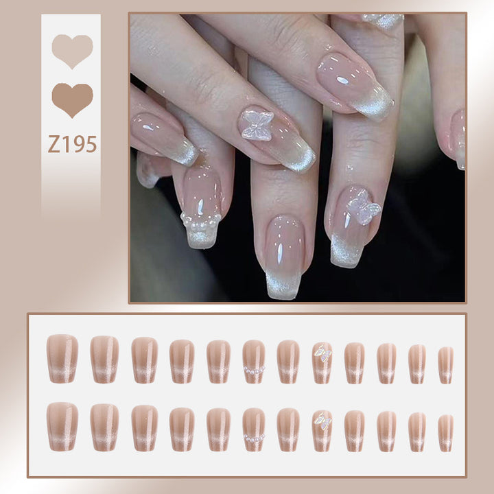 Kunstnagelset mit eleganten Glitzerverzierungen und schimmernden Akzenten Karnz