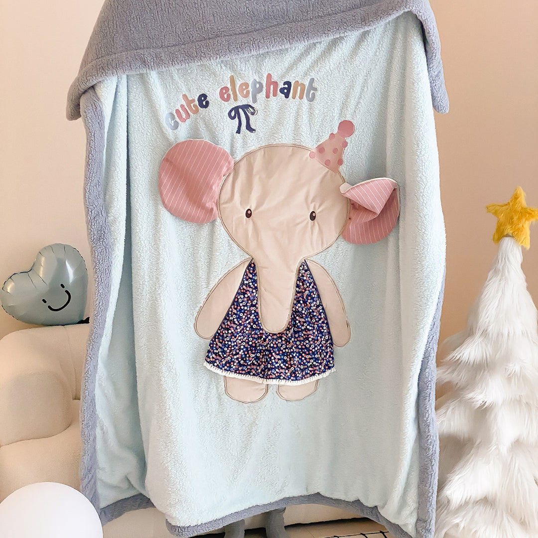 Kuscheldecke aus Teddy‑Fleece mit appliziertem Puppenmotiv und wendbarer Plüschseite