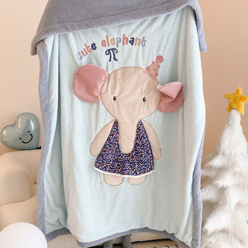Kuscheldecke aus Teddy‑Fleece mit appliziertem Puppenmotiv und wendbarer Plüschseite