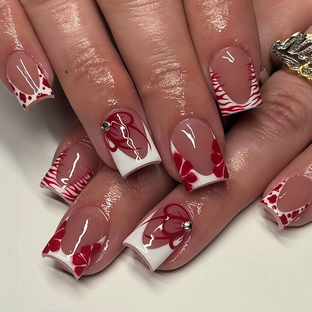 Elegantes Floral-Nageldesign Karnz