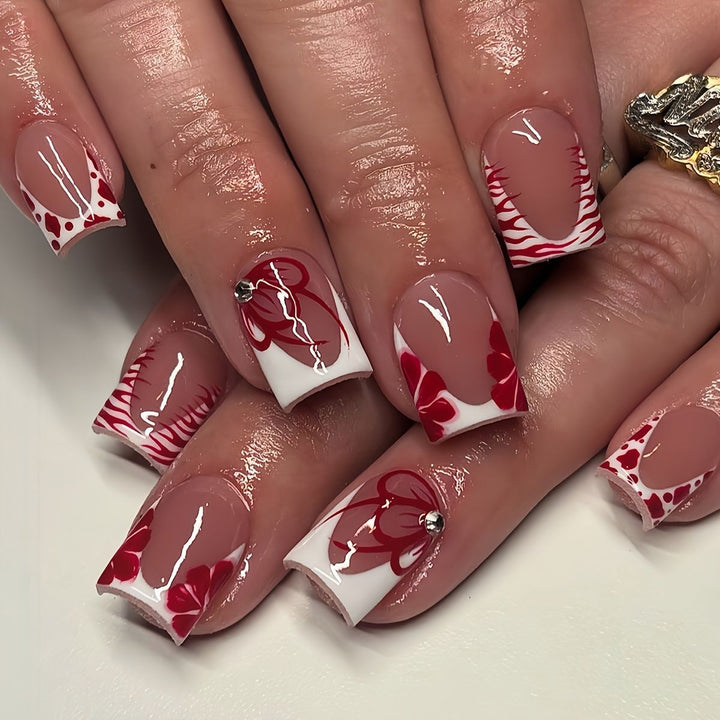 Elegantes Floral-Nageldesign Karnz