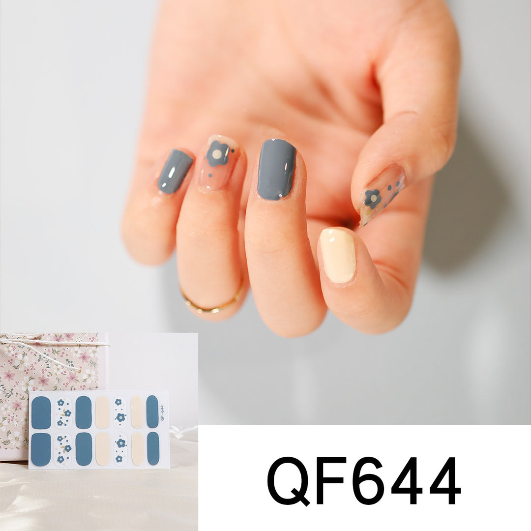 Künstliche Nagelgestaltung mit Herz-Motiv Karnz