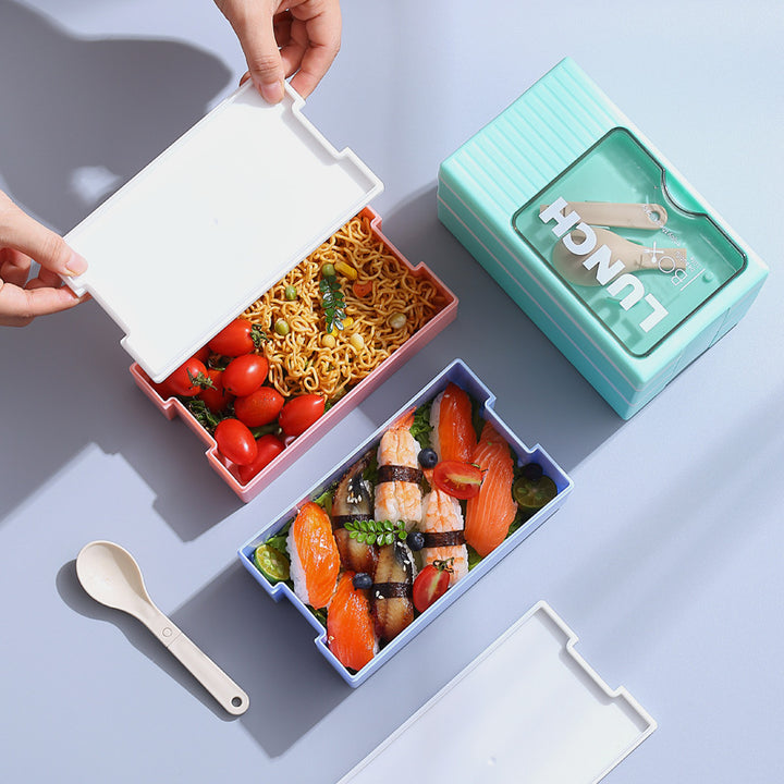 MehrschichtigeLunchbox mit integriertem Besteck