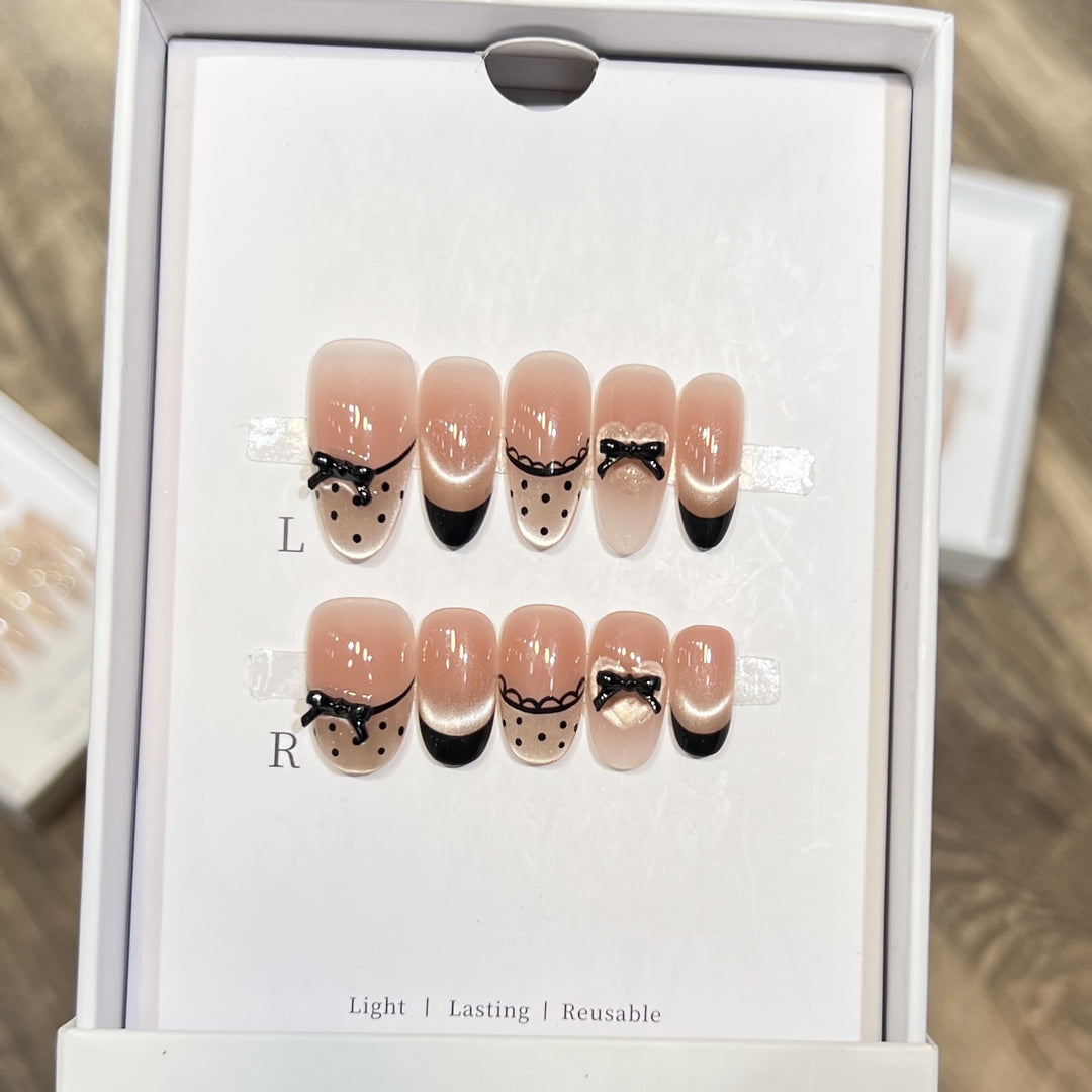 Elegantes wiederverwendbares Press-On-Nail-Art-Set mit charmanten Schleifenakzenten Karnz