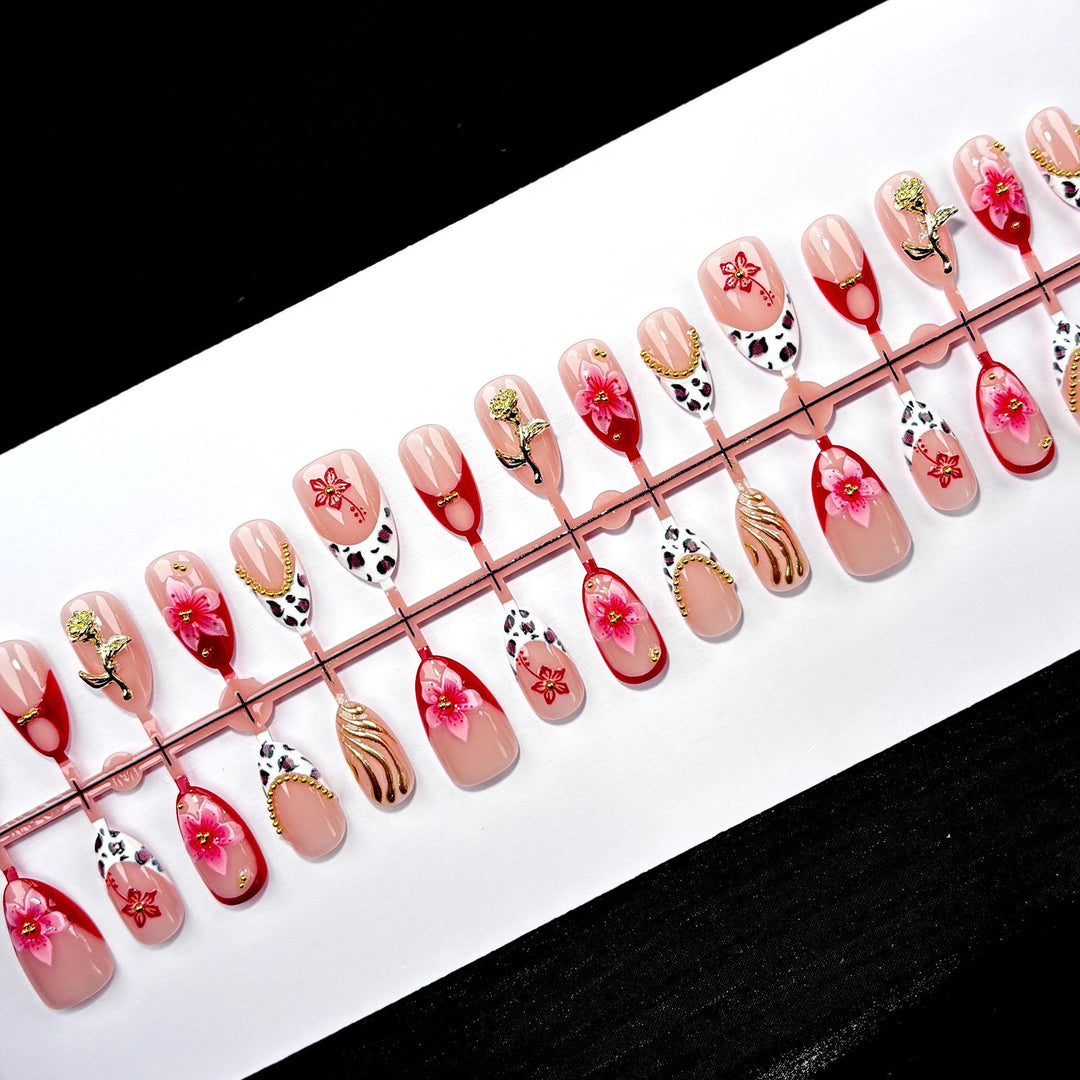 Elegantes florales Press-On-Nagelkunst-Set