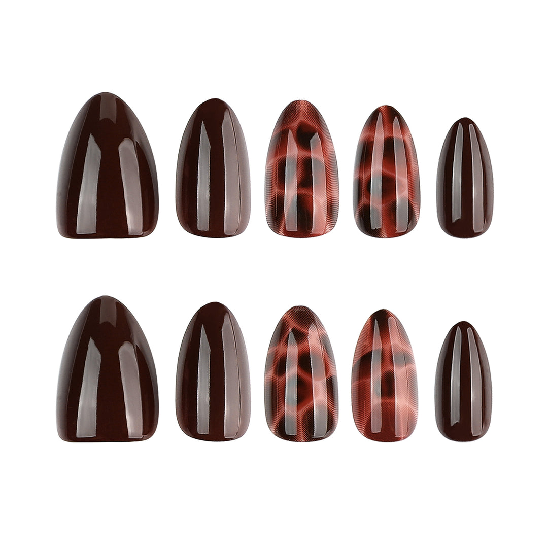 Kunstvolle Nagelkunst mit modernem Design Karnz