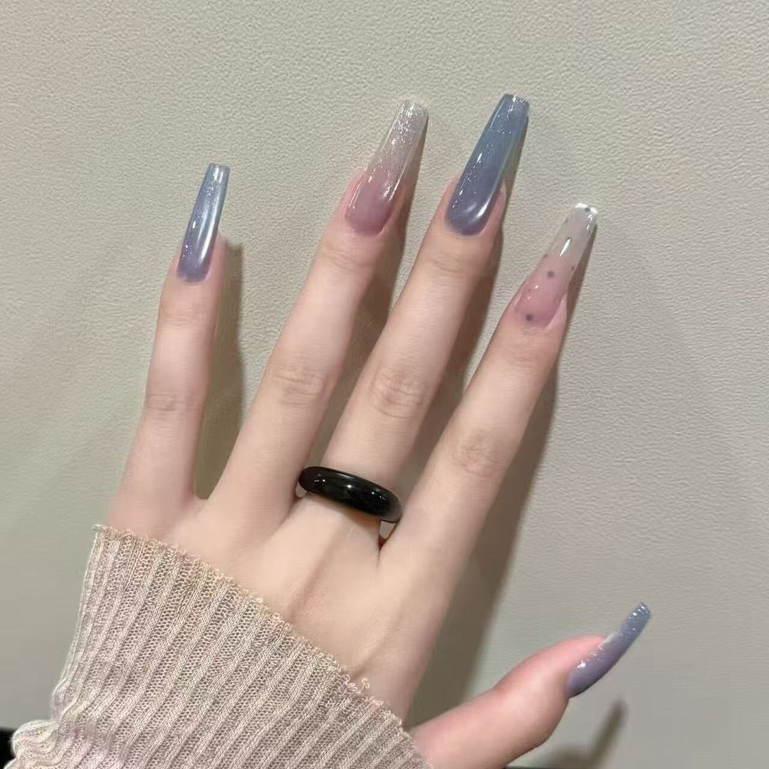 Stylische Glitzerstern-Nagelkunst Karnz