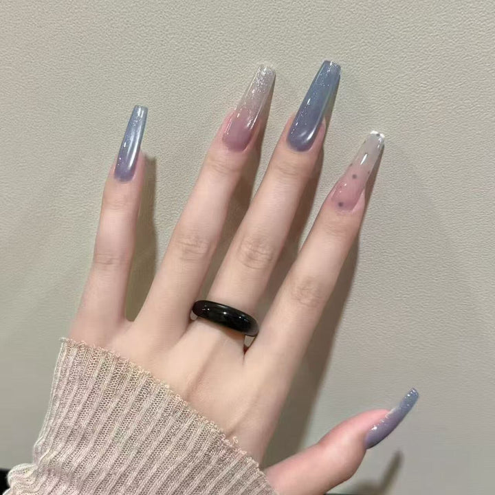 Stylische Glitzerstern-Nagelkunst Karnz