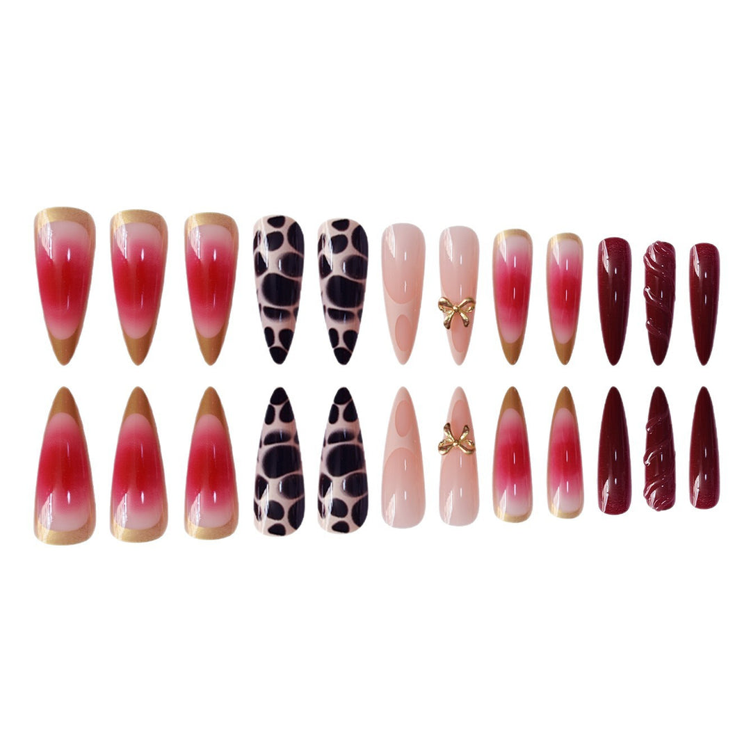 Künstlerisches Stiletto Press-On Nagelset mit einzigartigen Akzenten Karnz