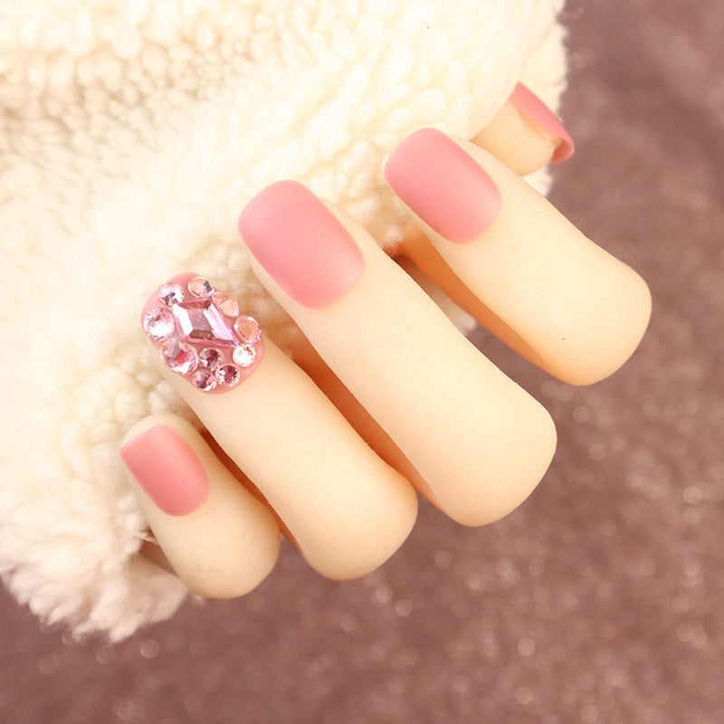 Elegantes dekoratives Press-On-Nagelkunstset mit Strassakzenten