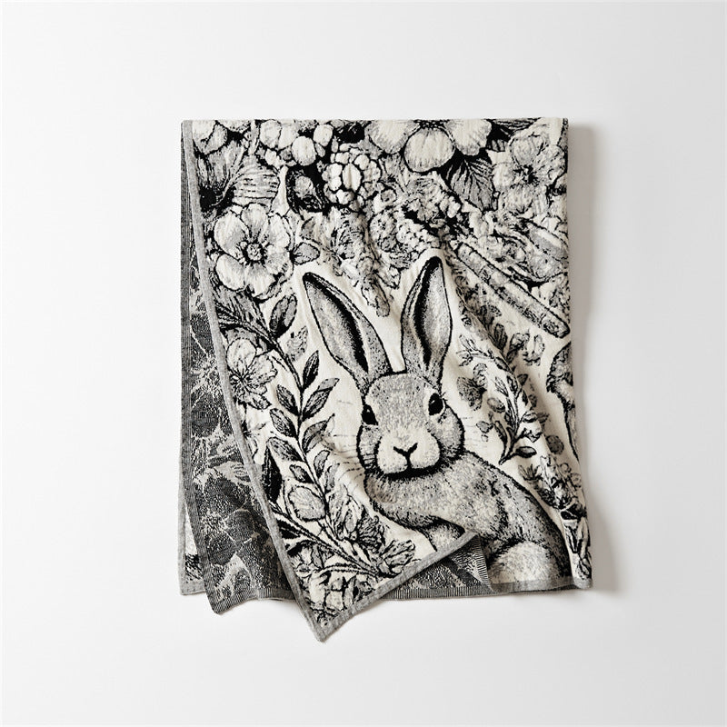 Kuschelige Wohndecke mit detailliertem Jacquard-Tiermotiv