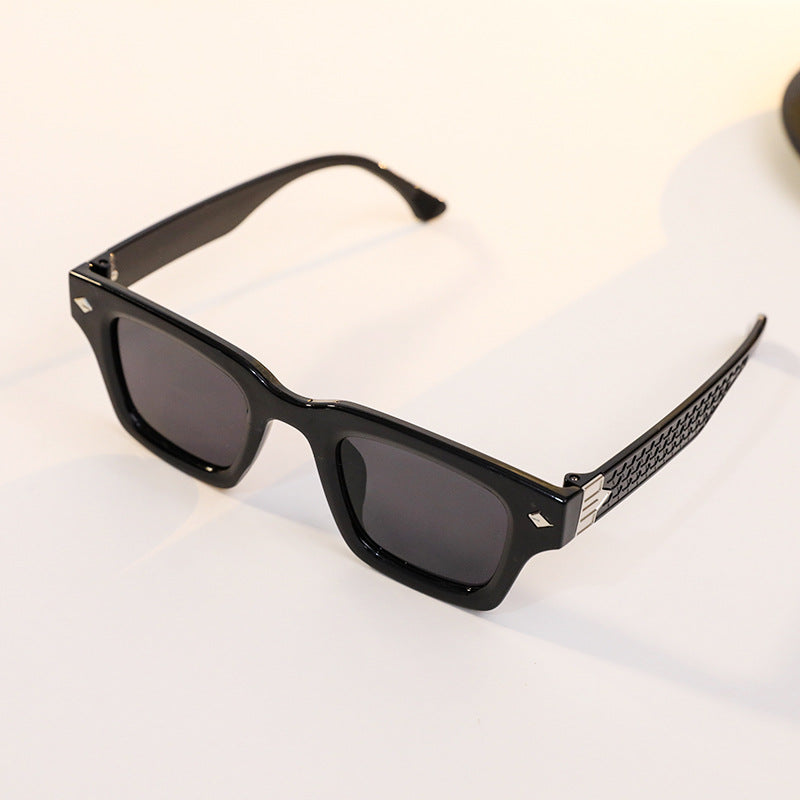 Damen modische Lesebrille mit ergonomischem Design Karnz