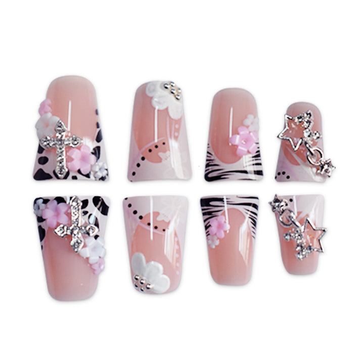 Künstlerische Nagelkunst Karnz