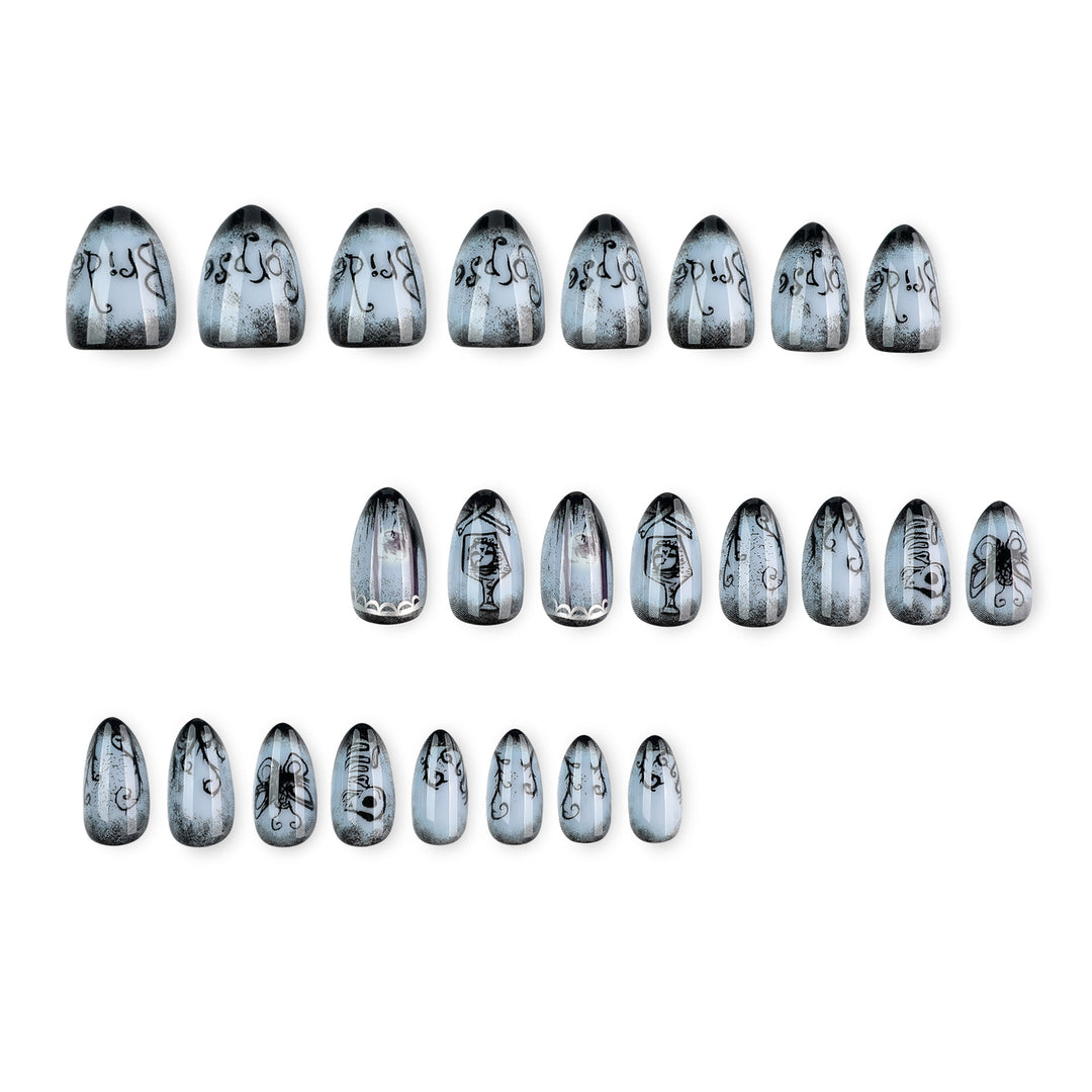 Kreative Halloween Nagelkunst im Gothic-Stil Karnz