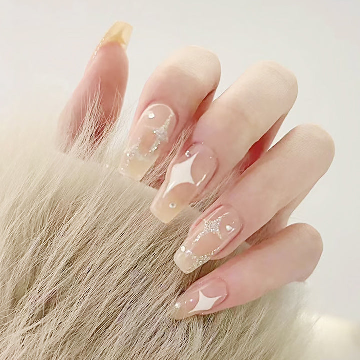 Kreatives Kunstnagelset mit elegantem Glitzer-Design Karnz