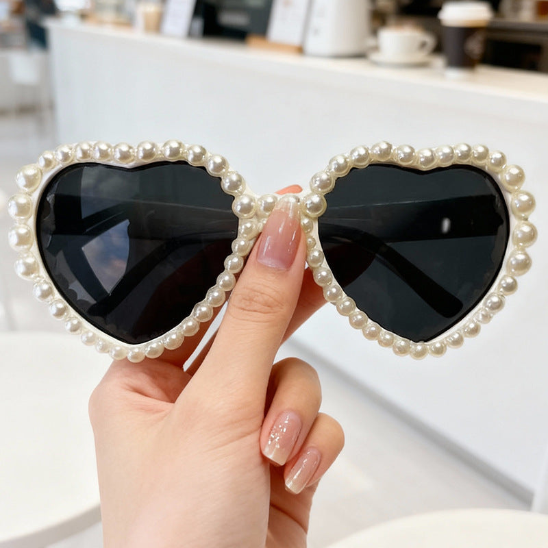 Herzförmige mit Strass verzierte Sonnenbrille Karnz