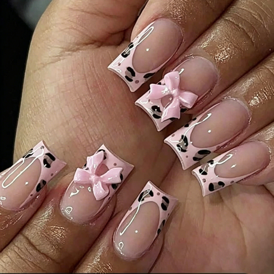 Dekadente florale Schleifen-Nagelkunst-Verstärkungen Karnz