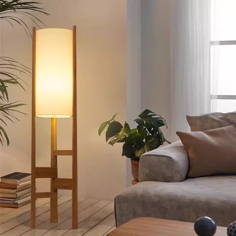 Minimalistische Holz Stehlampe