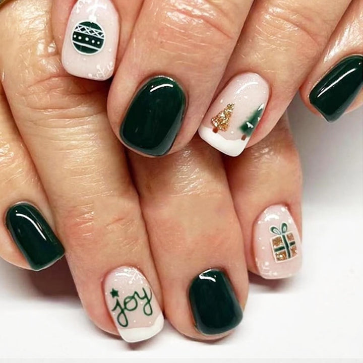Kunstnagelset mit festlichem Winterthema Karnz