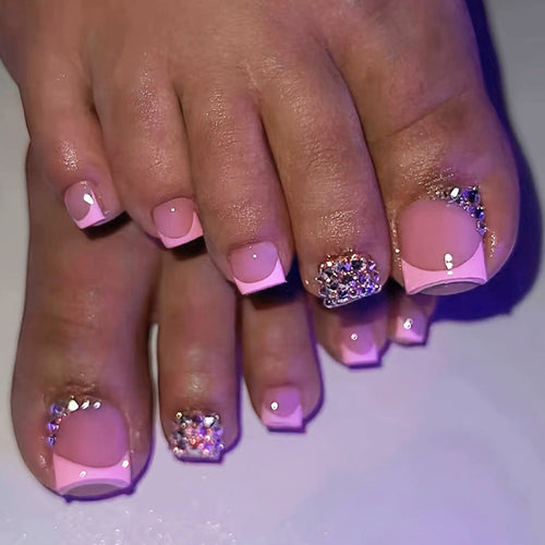 Fußnagel Kunstset mit eleganten Glitzerakzenten und romantischen Designs Karnz