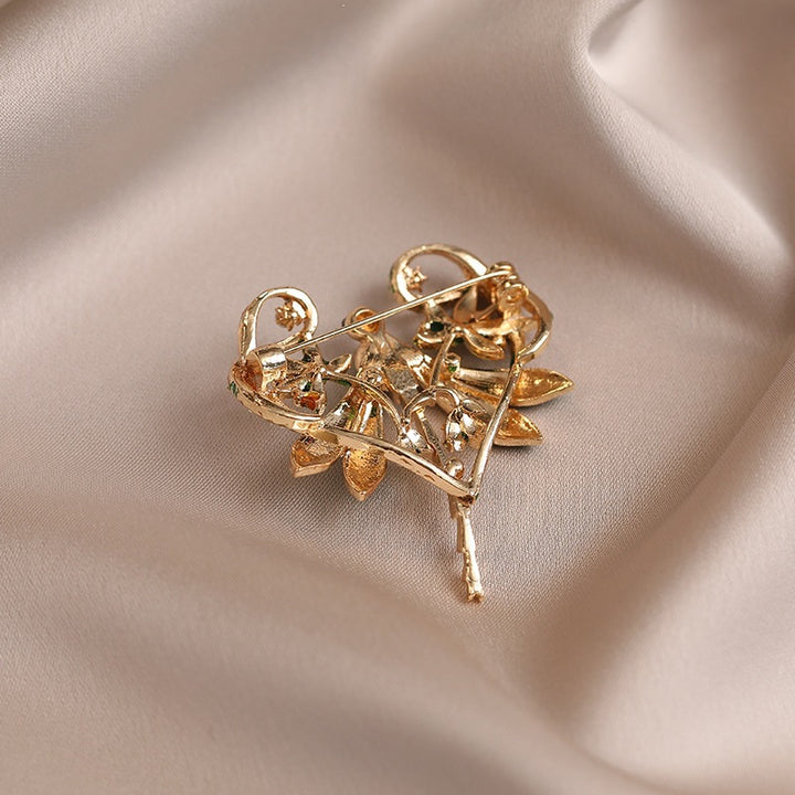 Exquisite Libellenbrosche mit Funkelnden Kristallen Karnz