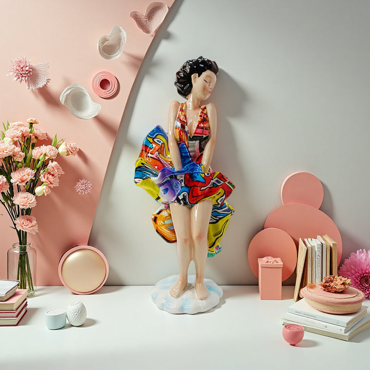 Kunstvolle Figur mit Stranddesign Karnz