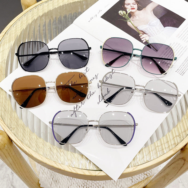 Damen oversized Sonnenbrille mit schützendem UV-Schutz und elegantem Metallrahmen Karnz