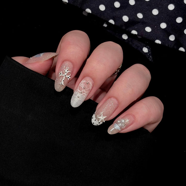 Kunstnagel Set mit Traumhaften Glitter- und Perlendesigns Karnz