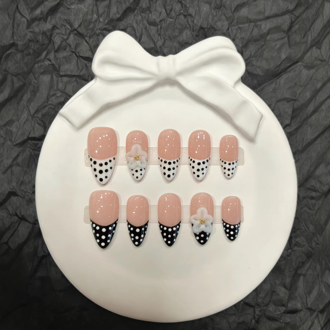 Polka Dot Themen Press-On Nail Kollektion