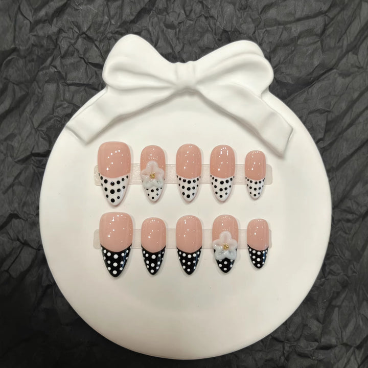 Polka Dot Themen Press-On Nail Kollektion