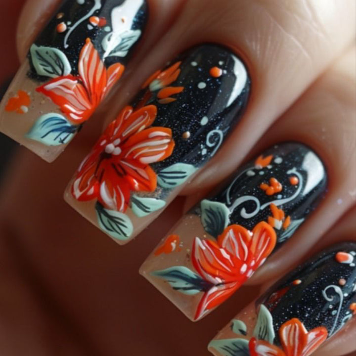 Kreative Kunstnägel mit floralem Design Karnz