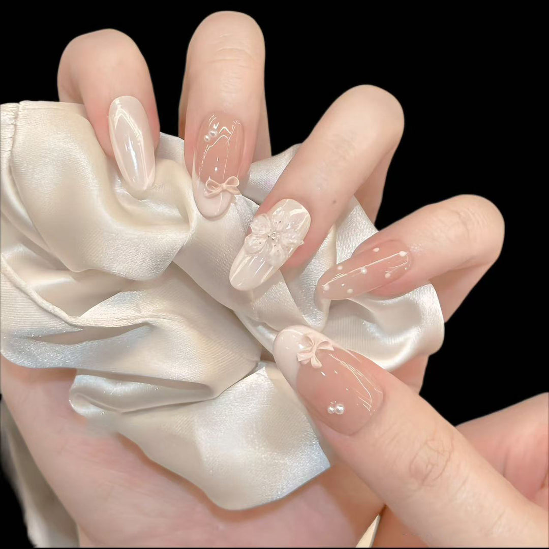 Dekoratives Press-On Nagelkunstset mit Schleife und floralem Schmuck Karnz