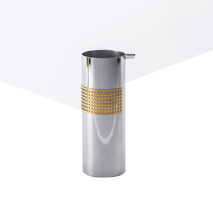 Stylische dekorative Metallkanne