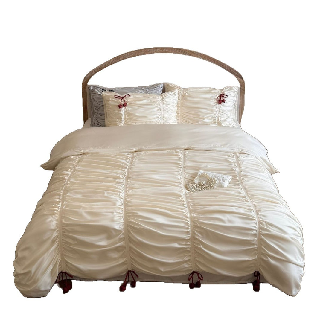 Satin-Bettbezug-Set mit gerafften Bahnen, Rüschen und Zierkordeln